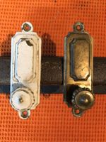 Drehriegel mit Schlüsselschild in Messing, antik