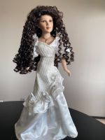 Sammlerpuppe 63 cm – wunderschönes weisses Kleid – Hingucker