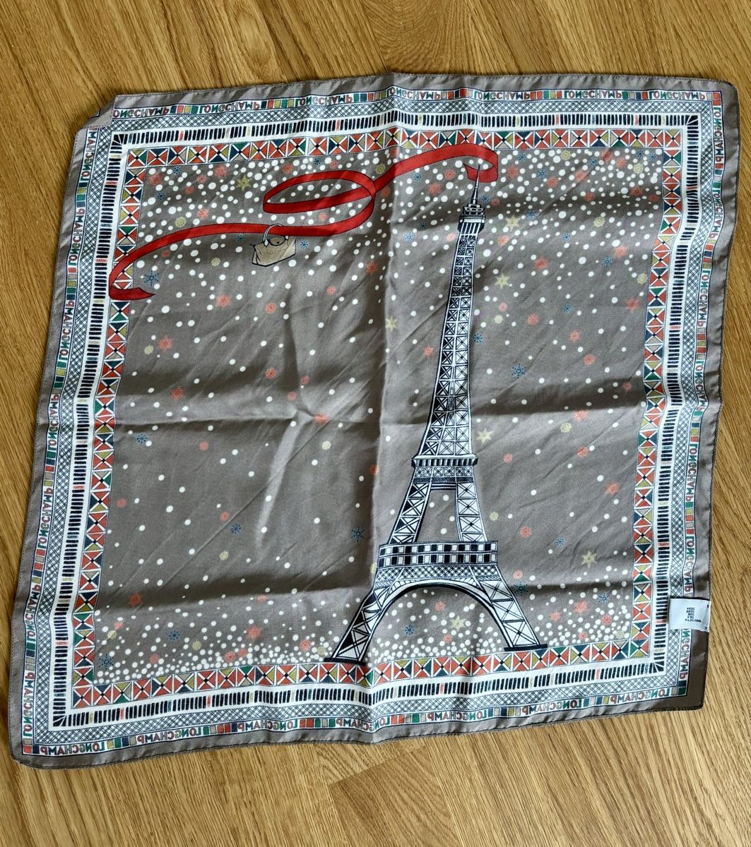 Longchamp Foulard & Sciarpe: Chic Longchamp Silk Scarf Paris Eiffel Tower Design – Usato da Zürich venduto da cha_jz8q 2