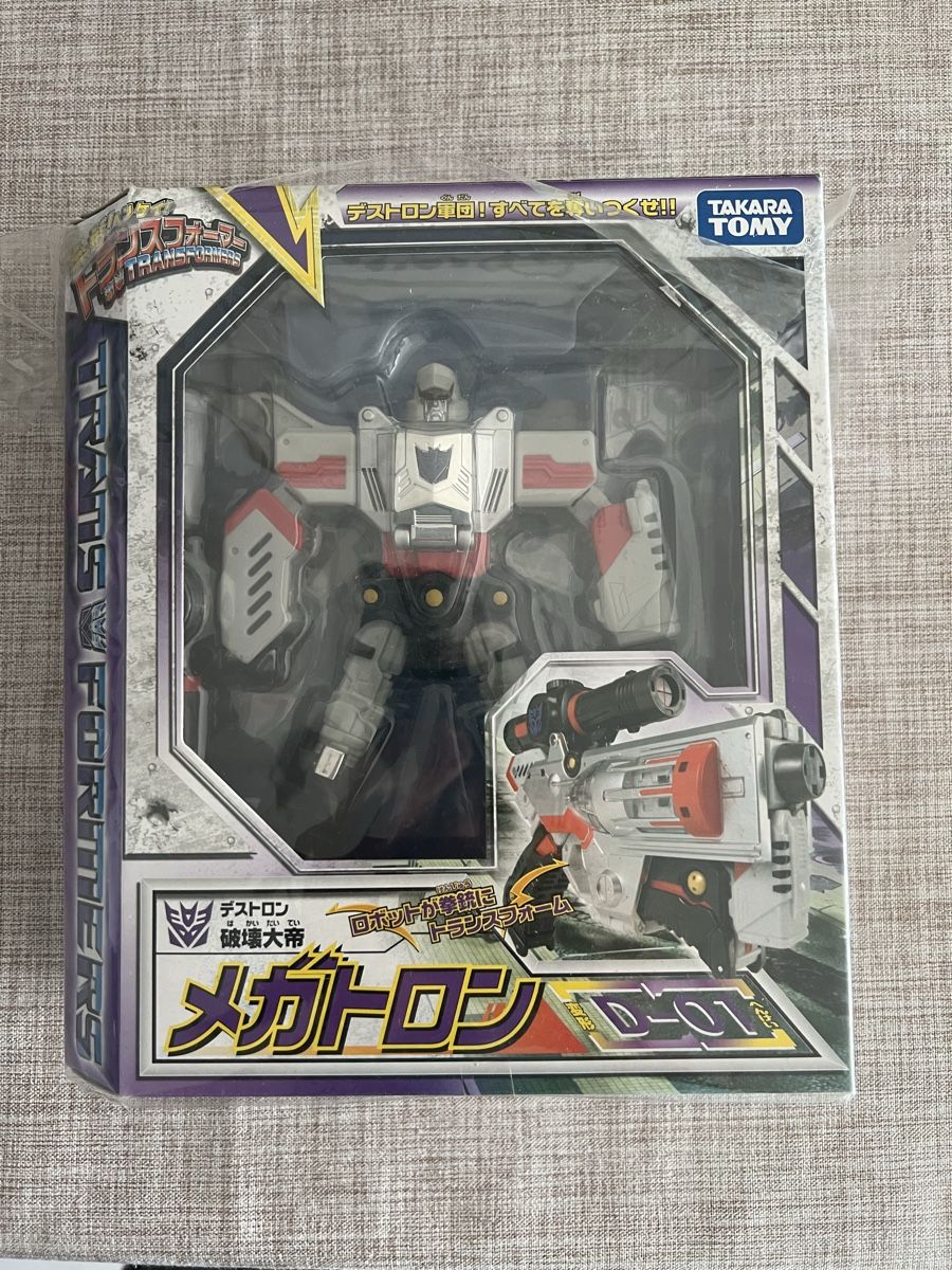 Statuette: Transformers Megatron Classic D-01 Transformer Toy – Usato da Neuchatel venduto da Pancrazi