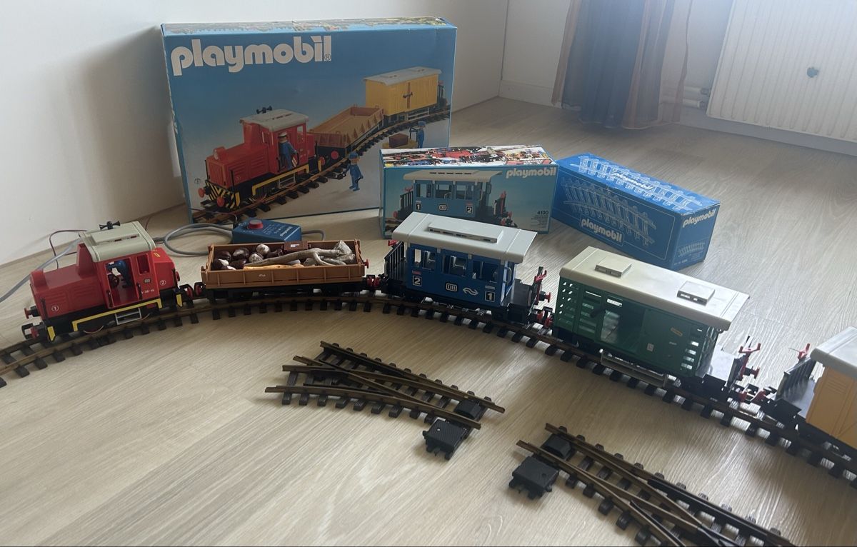 Playmobil Spielzeuge: Playmobil - Spielbahn mit Zubehör – Gebraucht aus Gossau SG von Gallus00