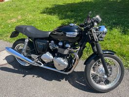 Triumph Thruxton 900