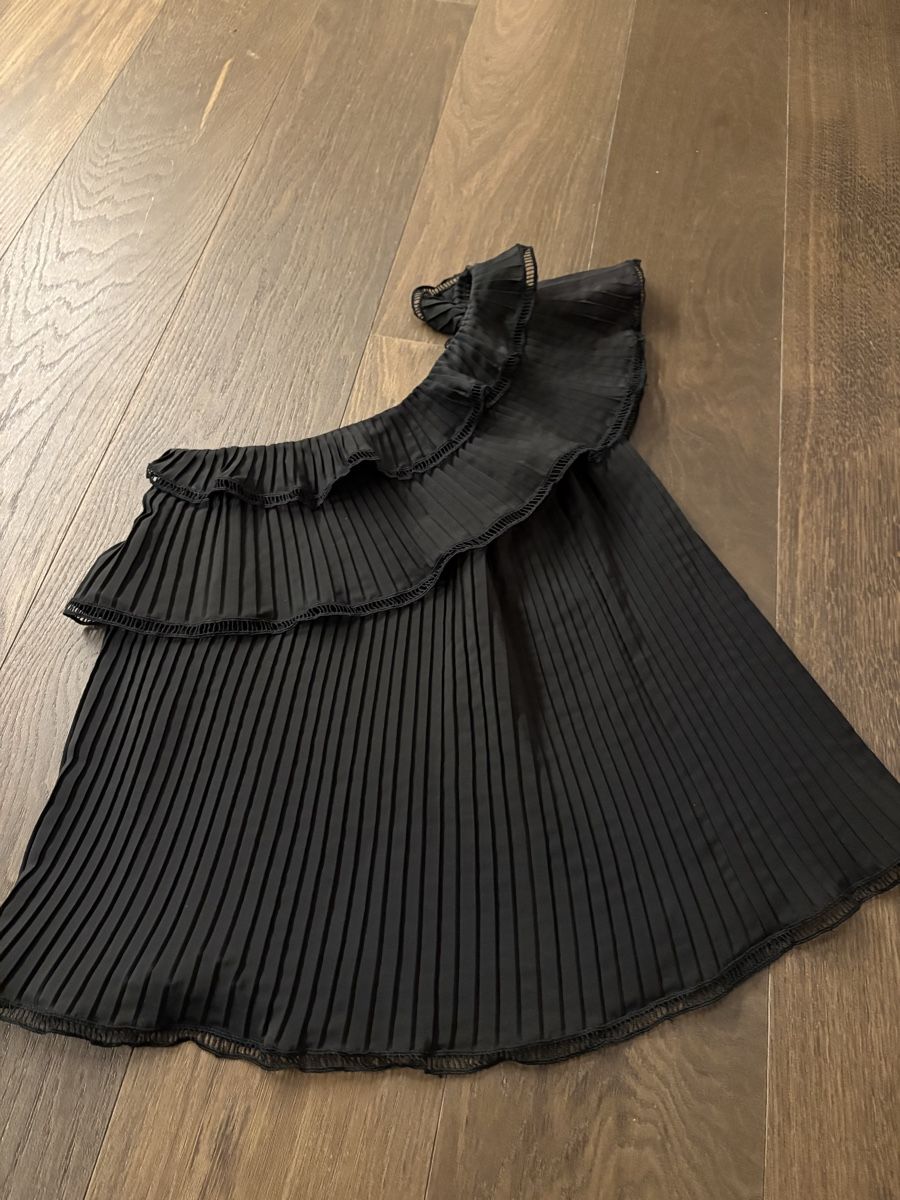 Top: Off-Shoulder Top – Usato da Bern venduto da Sabischu 1