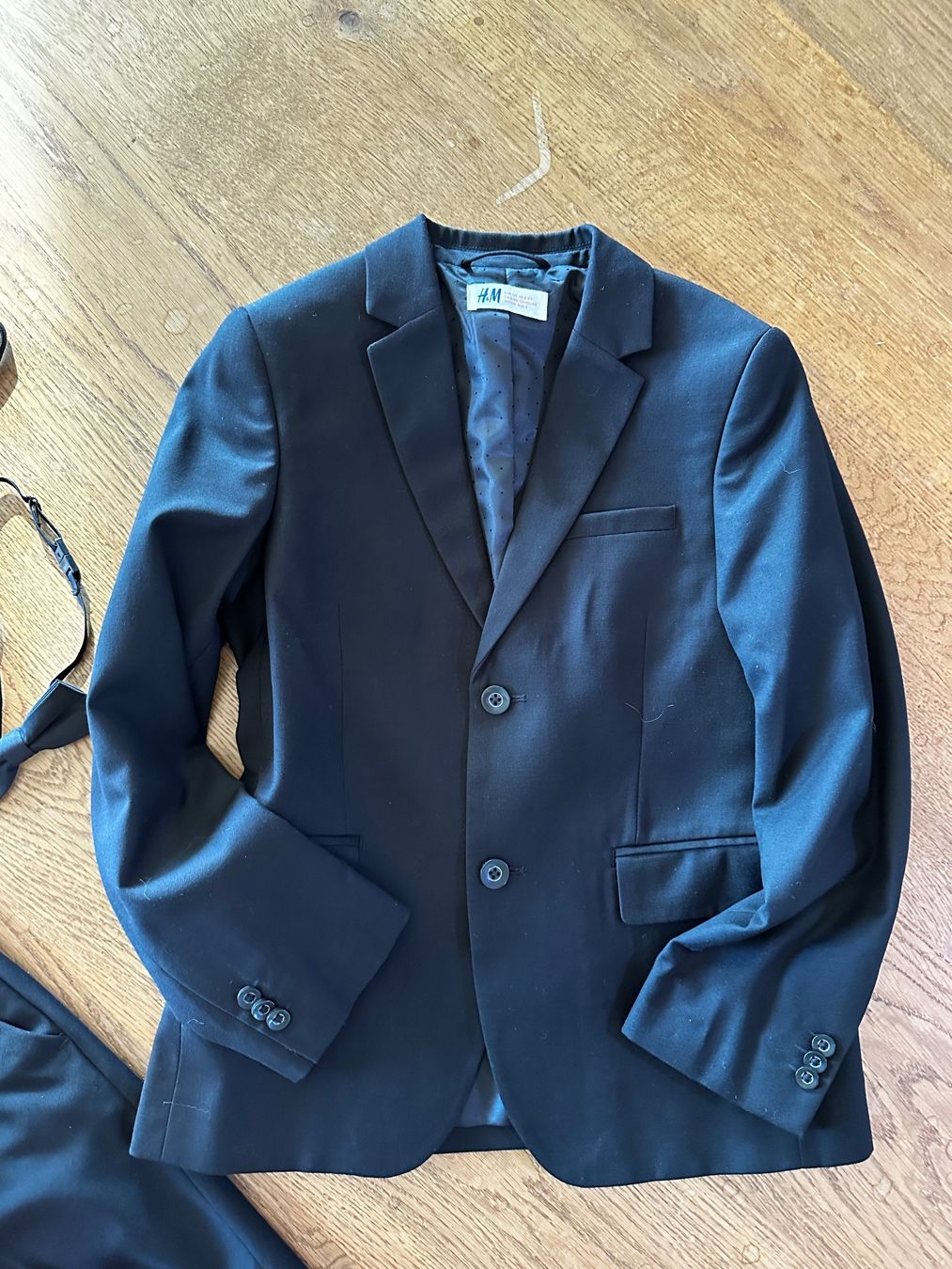 H&M Completi: Anzug Kinder H&M Grösse 134 – Usato da Niederbüren venduto da Hudi_1974 3