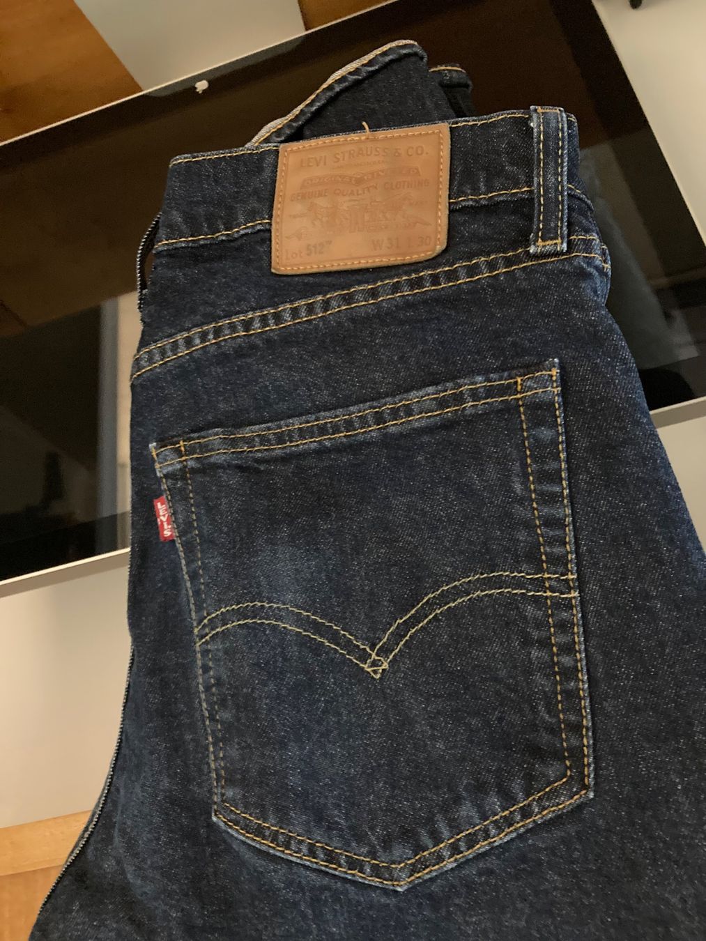 Jeans: Levi's 512, taille 31-30 – Usato da Bellinzona venduto da PWNguitars