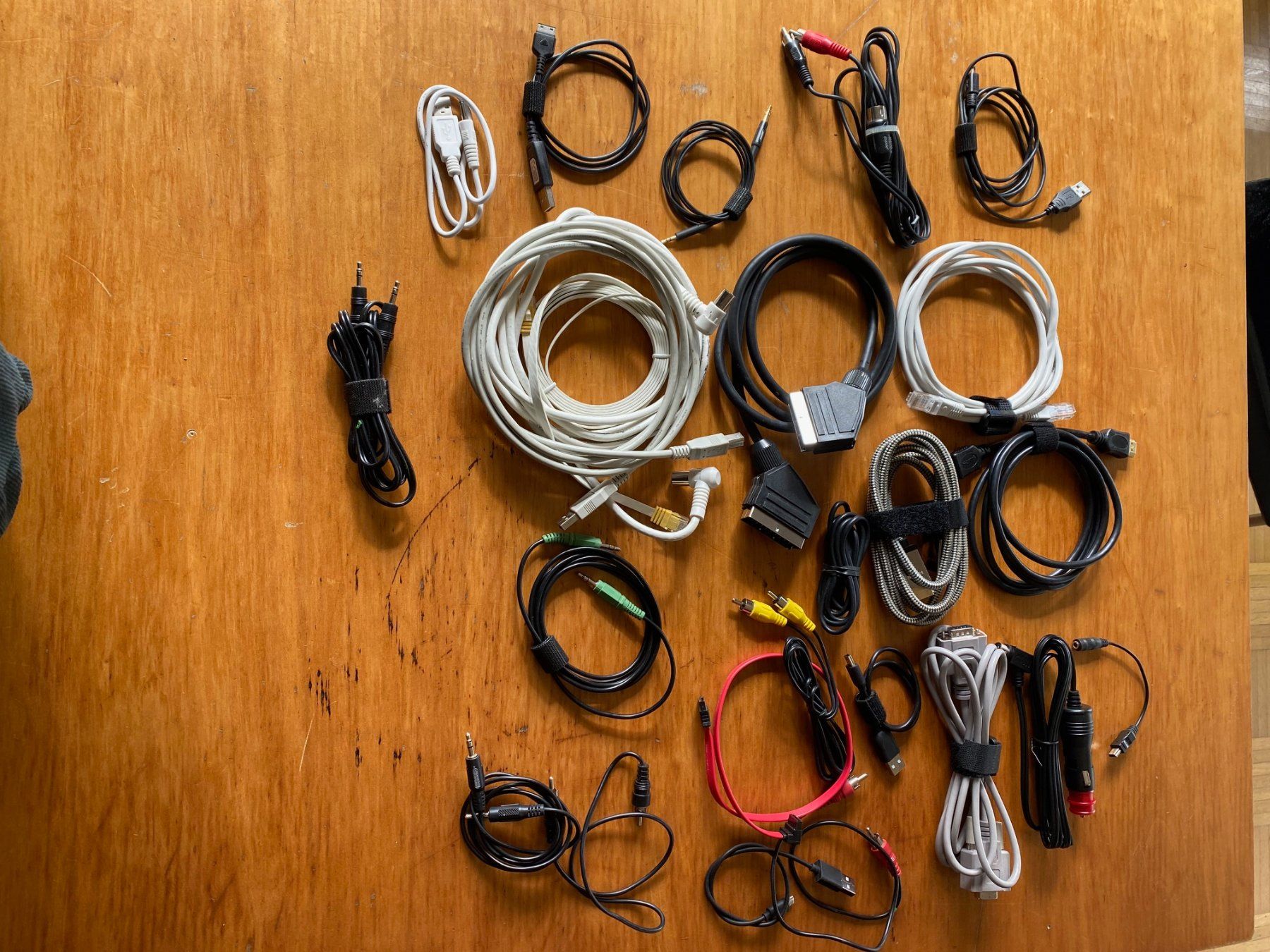 Cavi: Elektromaterial LOT, Kabel , Steckdosen..... – Usato da Luzern venduto da Turmliebe