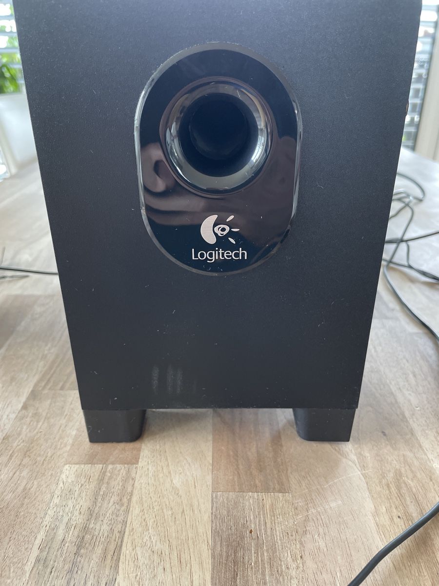 Logitech Lautsprecher: Logitech PC Lautsprecher-System 2.1 Subwoofer – Gebraucht aus Fällanden von  5
