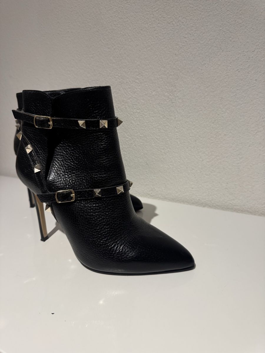 Scarpe da donna: Schwarze Lederstiefeletten, Gr. 37, mit Nieten – Usato da Lachen SZ venduto da gugi2019 8