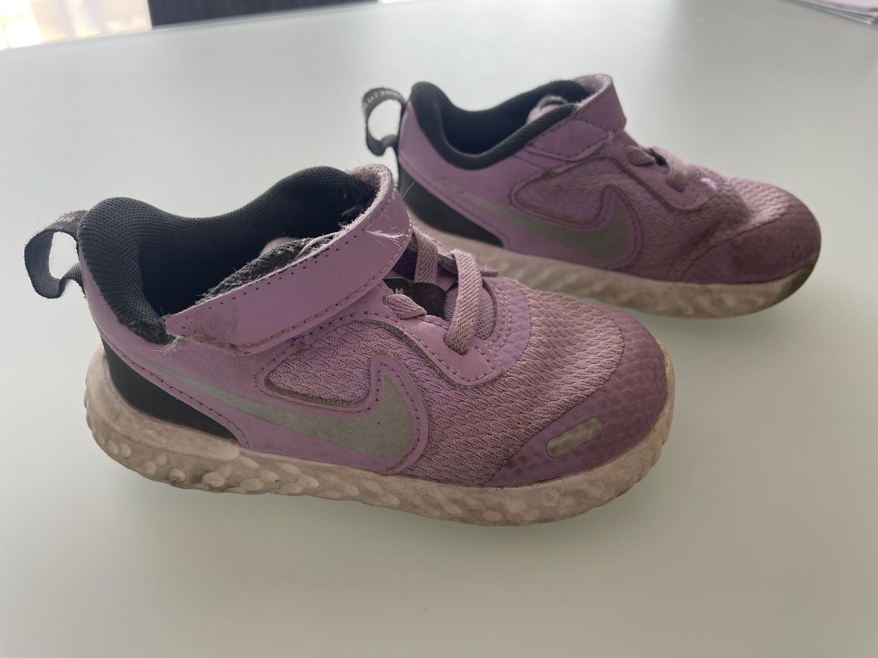 Nike Schuhe für Jungen: Nike Turnschuhe, Gr. 23,5 – Gebraucht aus Lohn-Ammannsegg von LaCoLiNe