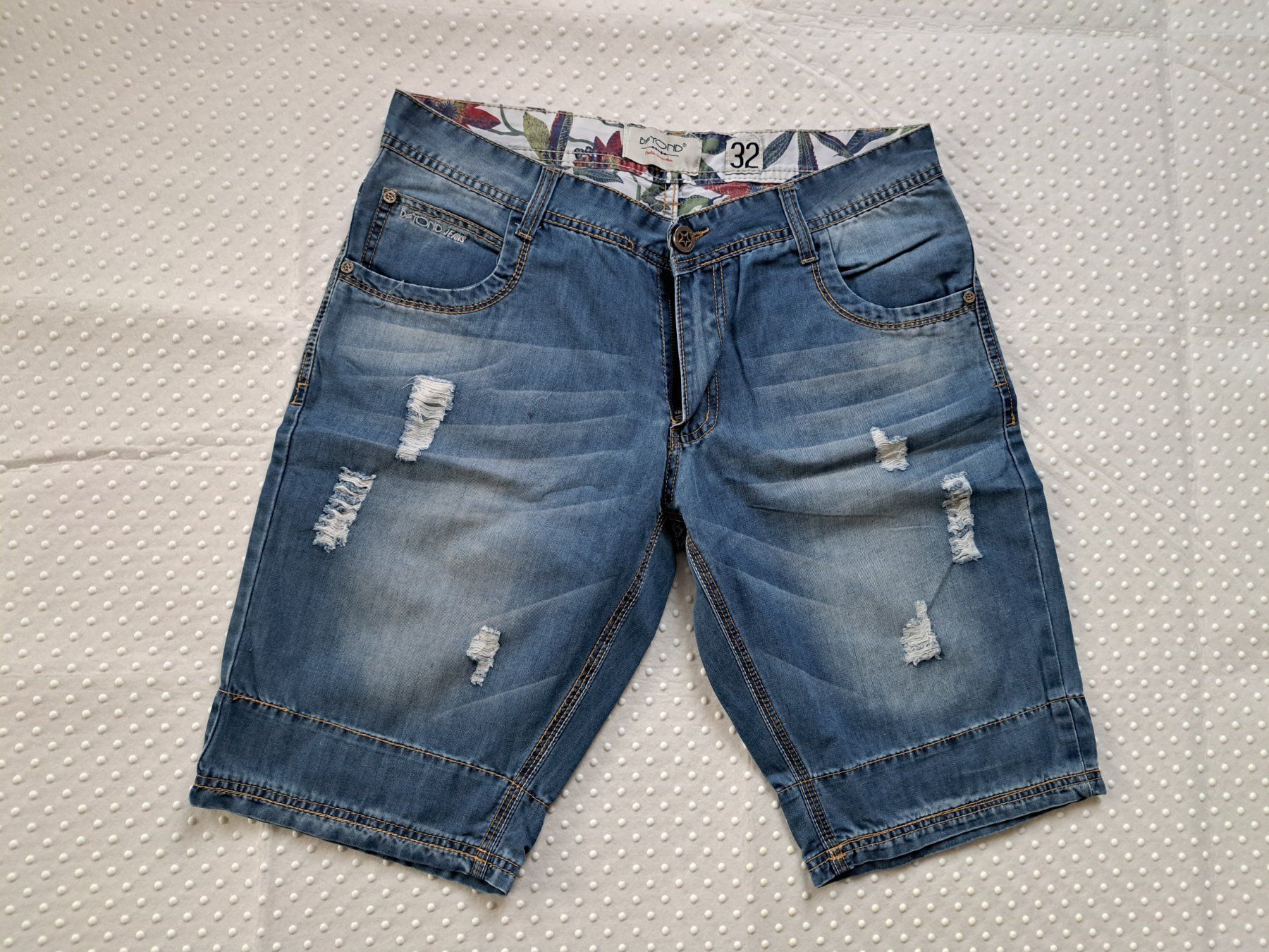 Hosen: Trendige Herren Shorts Gr. 32 BEYOND – Gebraucht aus Gysenstein von joshuas81