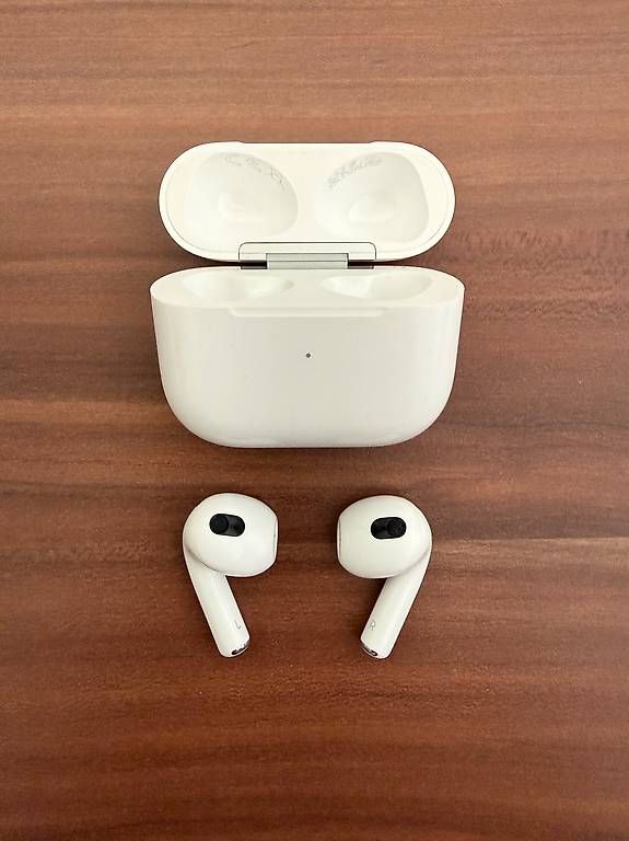 Apple Cuffie: Apple AirPods (3rd Gen.) mit Lightning-Ladecase – Usato da Thun venduto da Trihani7