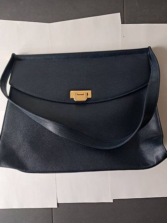 div. Handtaschen neuwertig, z.T. fabrikneu