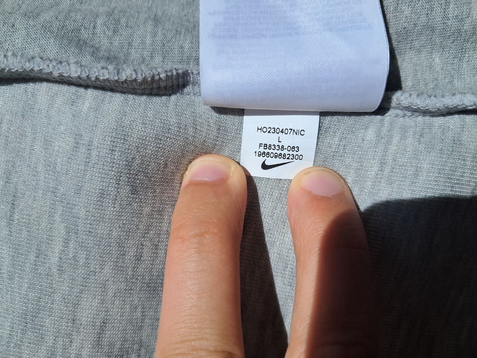 Nike Pulls & Sweat-shirts: Nike Tech Fleece Kapuzenpulli grau  – D'occasion à Biel/Bienne par sof_yx5y 4