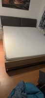 Bettgestell mit Matratze 180x200cm Holz und Stoff gut erh
