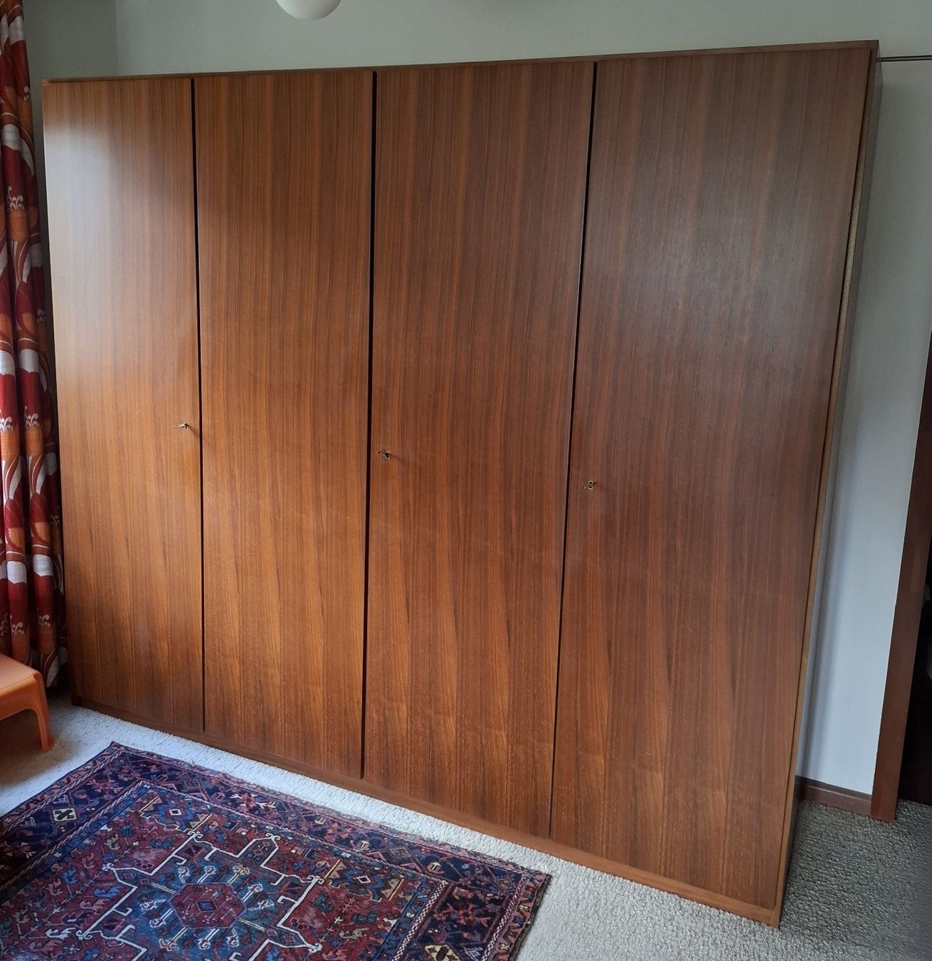 Armadi: Massiver Kleiderschrank aus Holz – Usato da Reinach BL venduto da Malin20