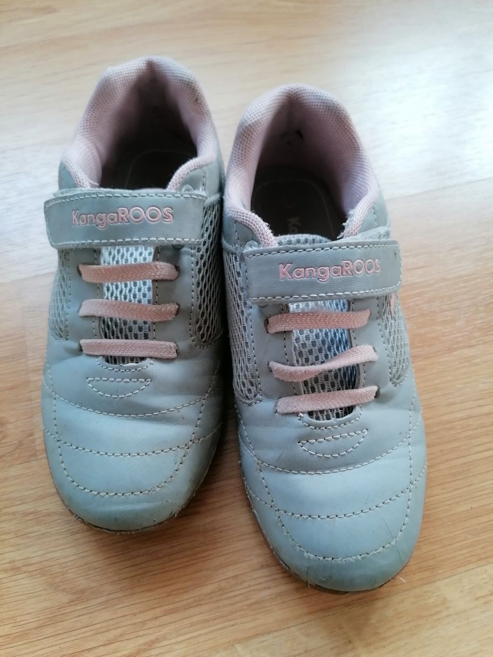 Chaussures filles: Turnschuhe Gr. 30 – D'occasion à Büttikon AG par Amineah