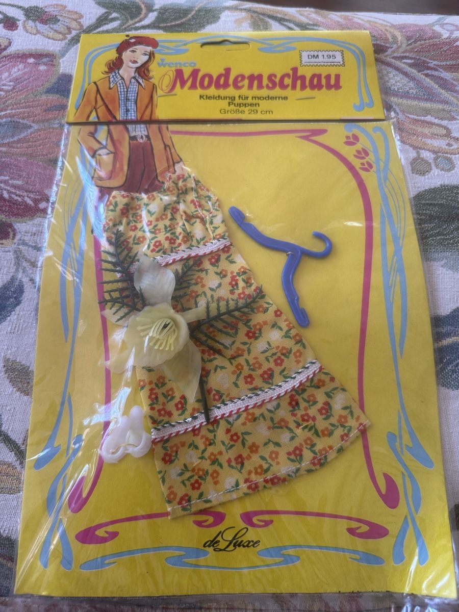 Bambole: 5x Vintage Barbie -Clone Kleider – Usato da Herbriggen venduto da Sehrazade 5