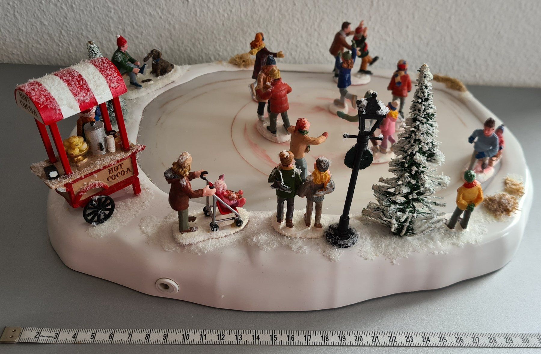 Statuette: Kunsteisbahn, Eislauf, Sammlung, Figuren, Nostalgie,40x30x12 – Usato da kuessnacht am rigi venduto da IceFan 6