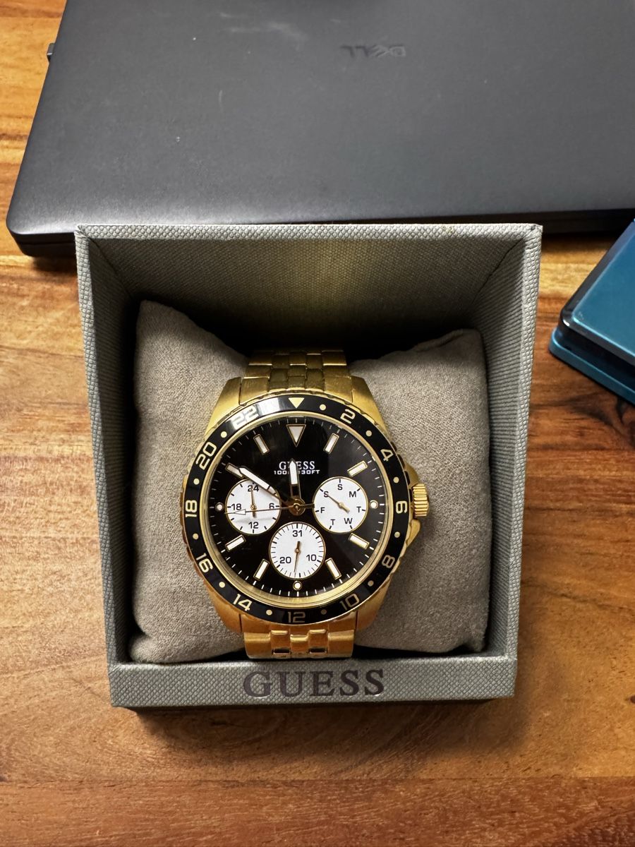 Guess Montres: Guess W1107G4 – D'occasion à Hombrechtikon par sz357