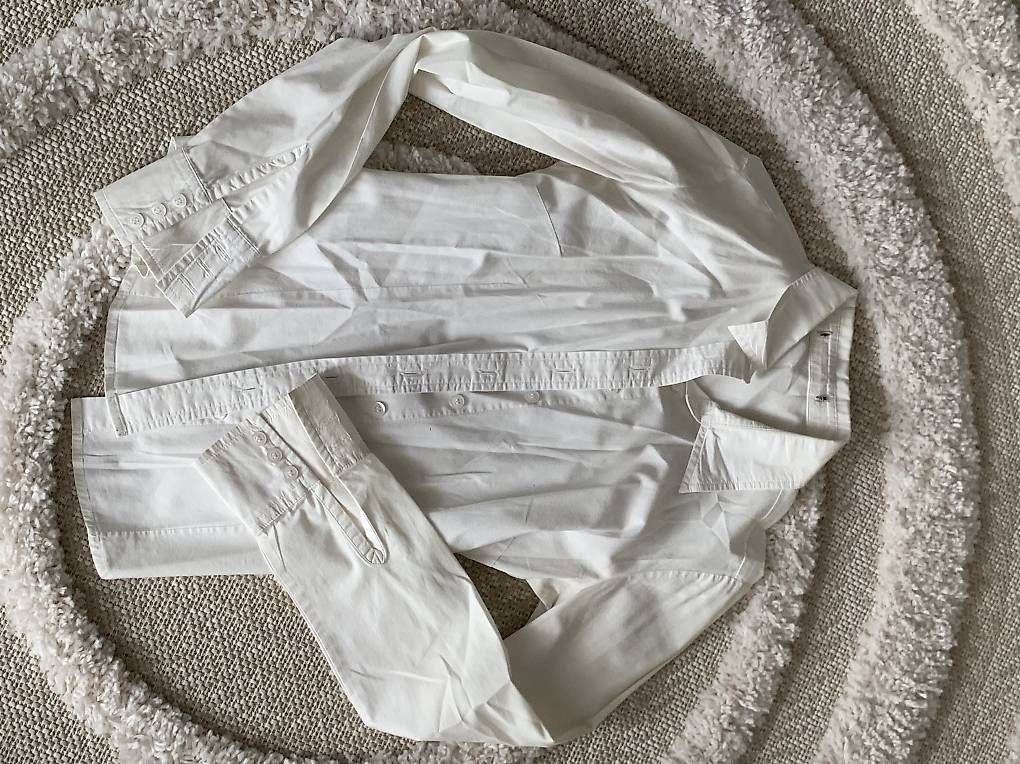 Pulls & Sweat-shirts: Pulli/Blusen Gr. Je Chf 3-4.- – D'occasion à Einsiedeln par ver_sb5p 1
