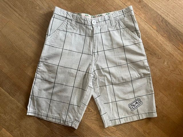 Billabong Pantalons: Karierte Bermuda von Billabong – D'occasion à Steinmaur par Dyleila