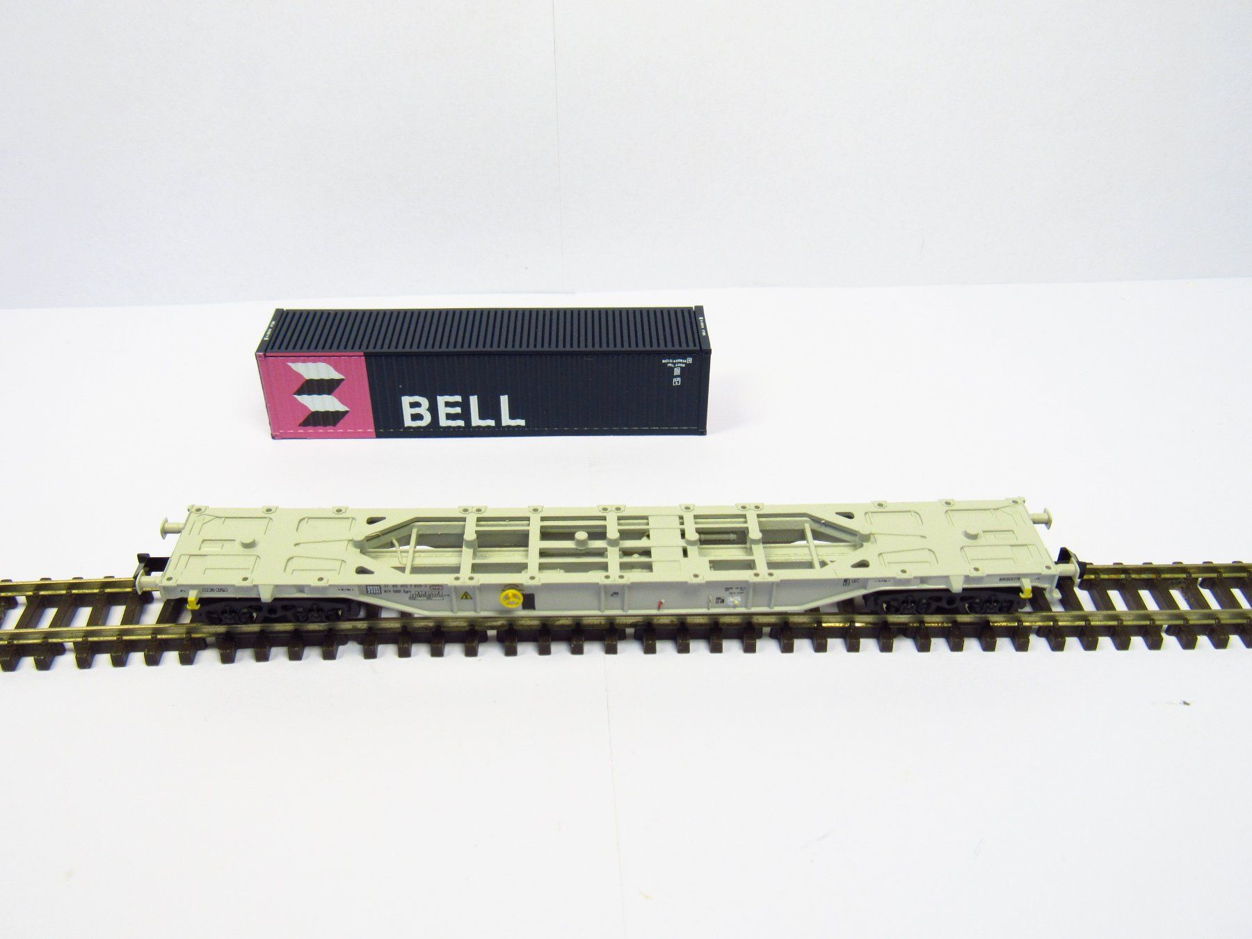 Fleischmann Modellini di ferrovie: Fleischmann 825208K SBB Sgns Containerwagen "Bell" EP IV-V – Nuovo e nell'imballaggio originale da Langenthal venduto da pc-s1 2