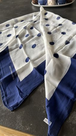 Foulard Rochas Paris soie vintage bleu blanc à pois chic