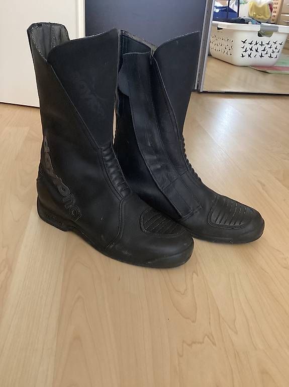 Scarpe da uomo: Daytona Motorradstiefel Gr. 41/42 – Usato da Geltwil venduto da Endru80