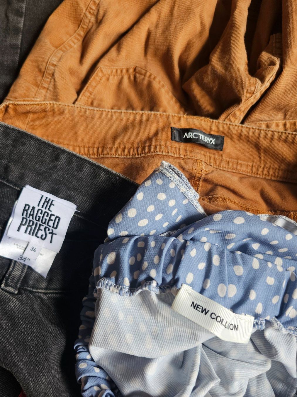 Lots de vêtements: Kleiderpaket Gr. S mit ARC'TERYX, Ragged Priest uvm. – D'occasion à Füllinsdorf par Sunnebliemli7 5