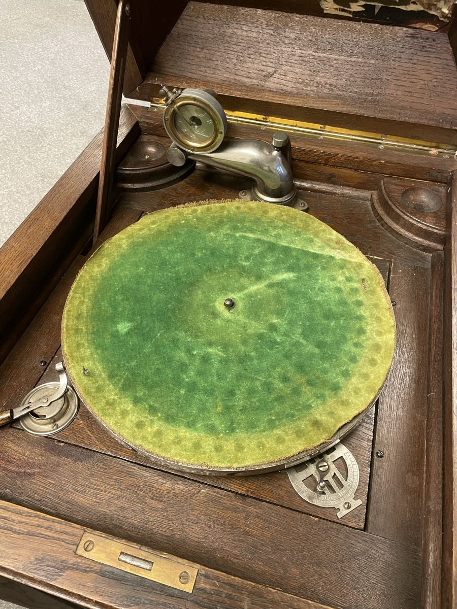 Giradischi: Stand Grammophon mit Platten ca 100 Jahre alt – Usato da Maur venduto da mar_9pbh 2