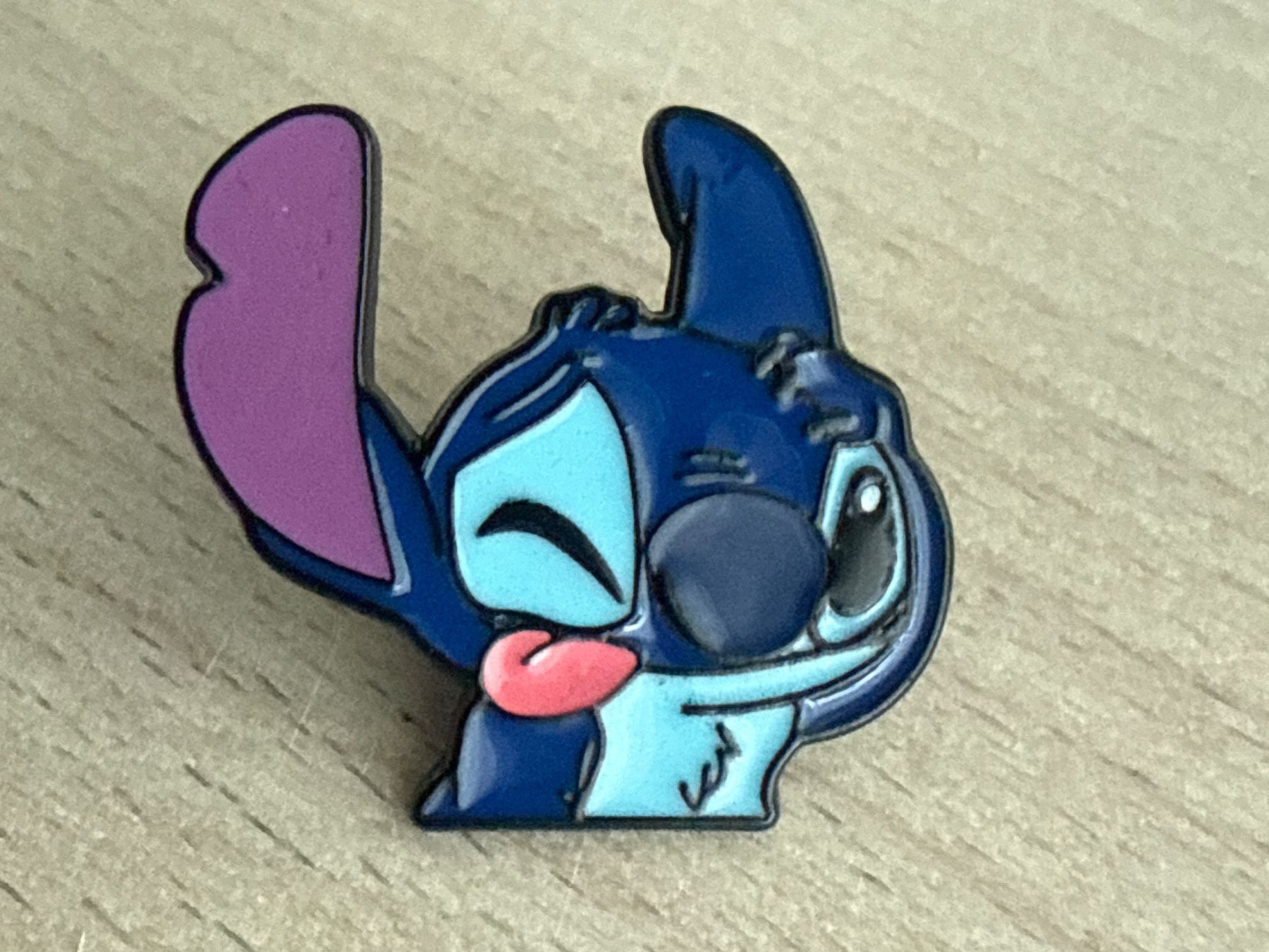 Plaquettes & Badges: Pin Stitch – D'occasion à Glattbrugg par Schweigmatt