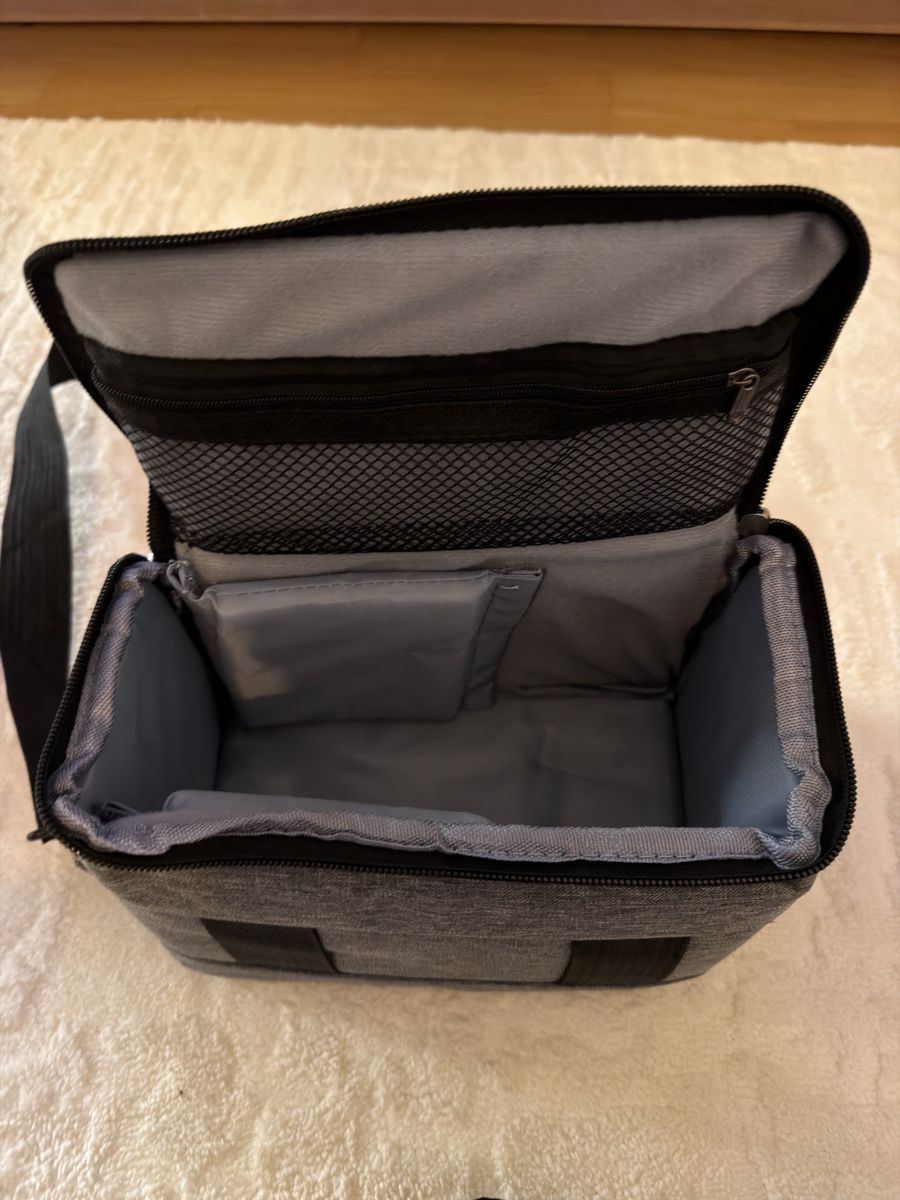 Canon Fotocamera: Canon EOS 1300D camera kit with bag and lenses – Usato da Romanel-s-Lausanne venduto da hug_9yzn 1