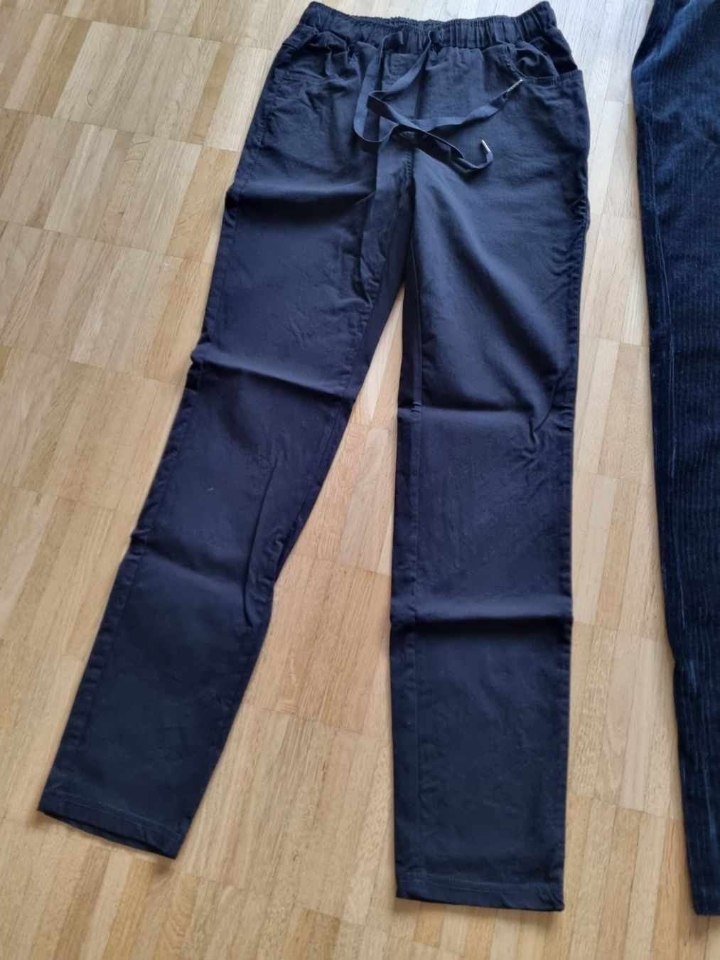 Pantaloni: 2 Hosen schwarz Gr. 36/S NEU – Nuovo e nell'imballaggio originale da Zofingen venduto da Felpa 1