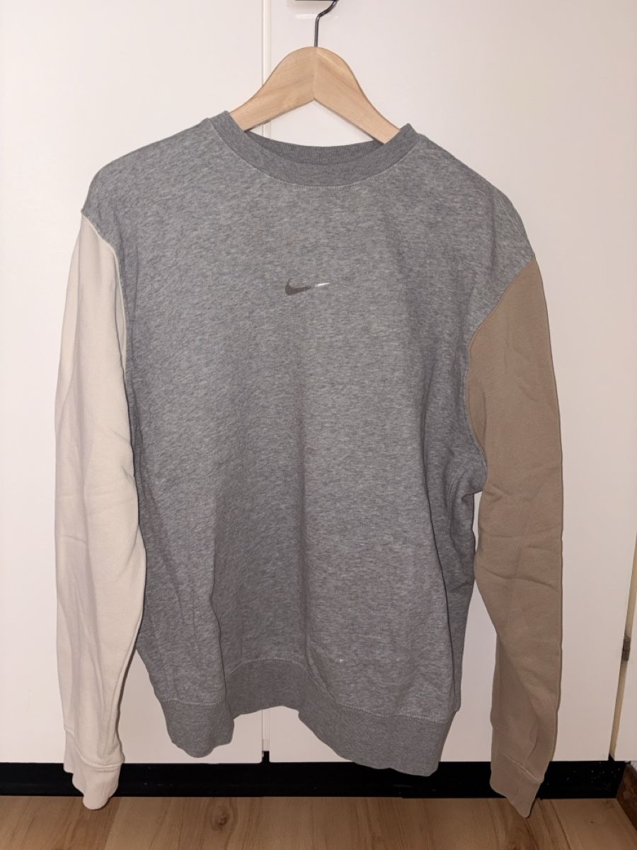 Nike Maglioni & Felpe: Sweat Nike gris et beige taille M – Nuovo (secondo la descrizione) da Morges venduto da Lou15