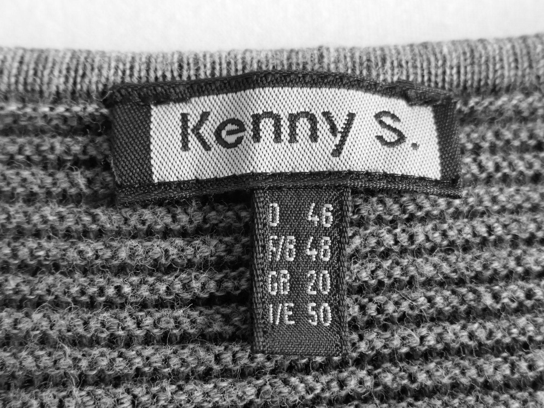 Giacche: Kenny S.   Damenstrickjacke mit Zipper  -  grau – Usato da Volketswil venduto da Cobra22 6