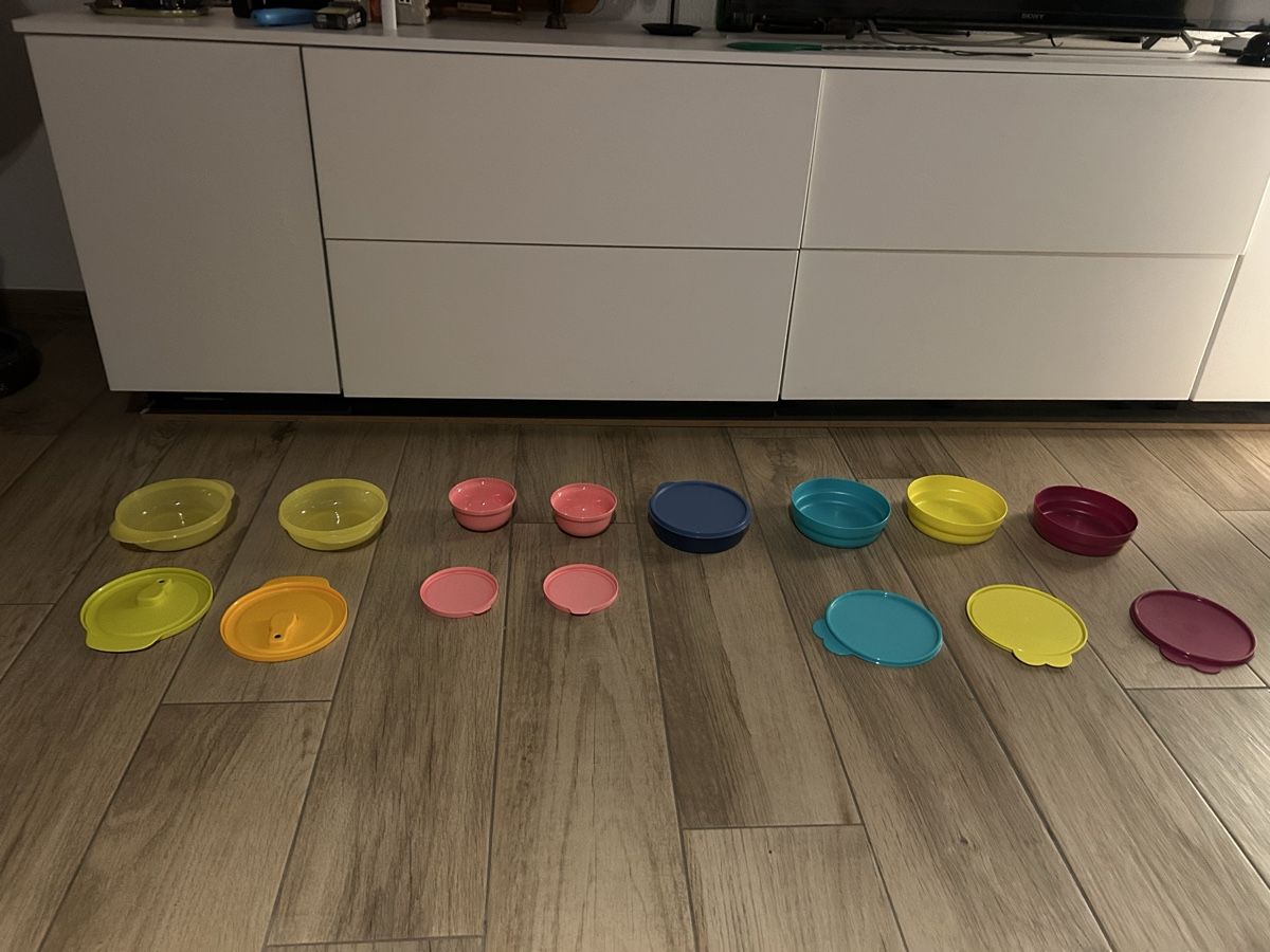 Tupperware Contenitori & Simili: Tupperware Schüssel Set bunt mit Deckeln gebraucht – Nuovo (secondo la descrizione) da Willisau venduto da Geissbock11