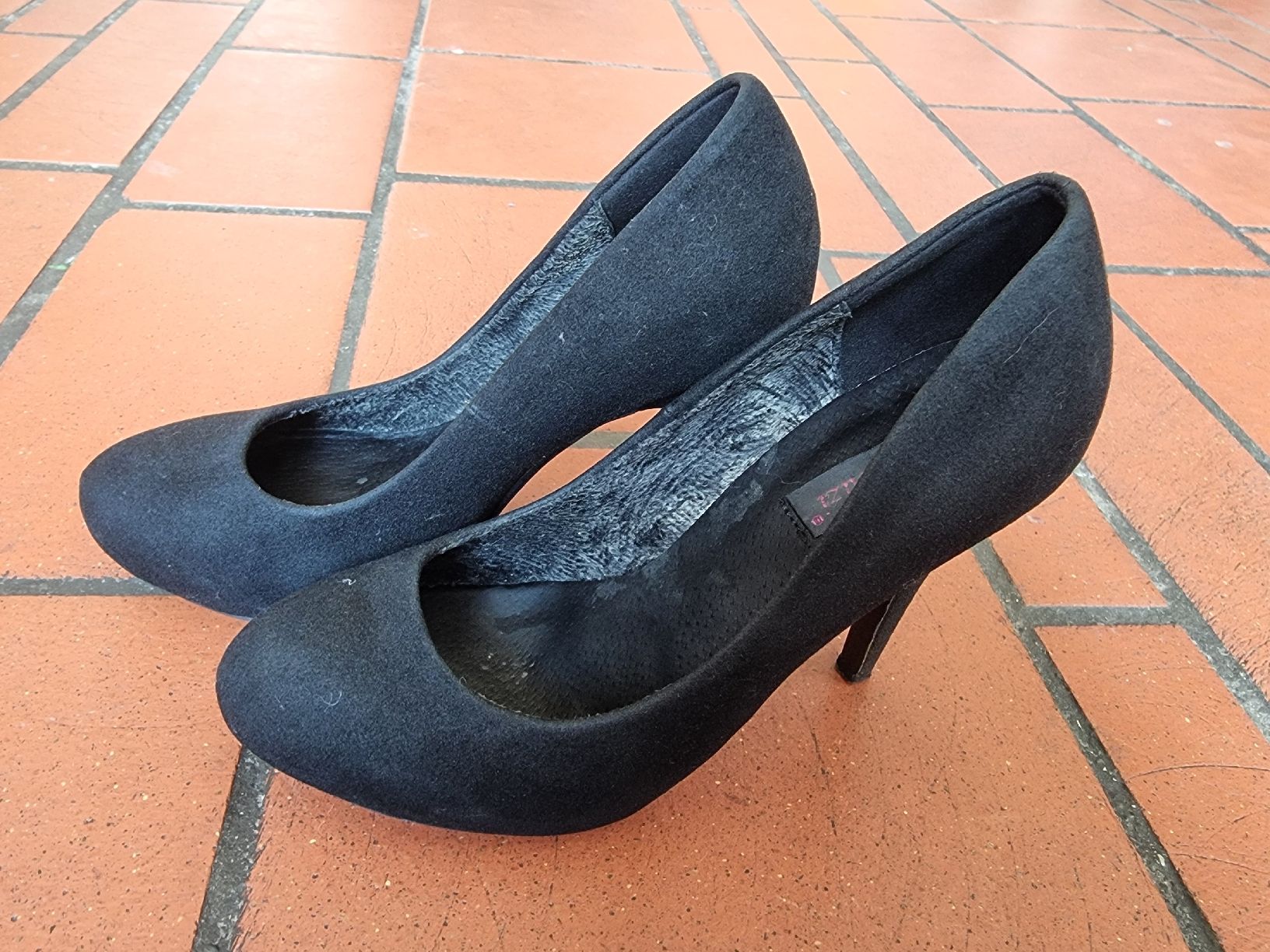 Damenschuhe: Pumps schwarz Sergio Todzi Grösse 39 Wildlederoptik – Gebraucht aus Rifferswil von sandra0010 3