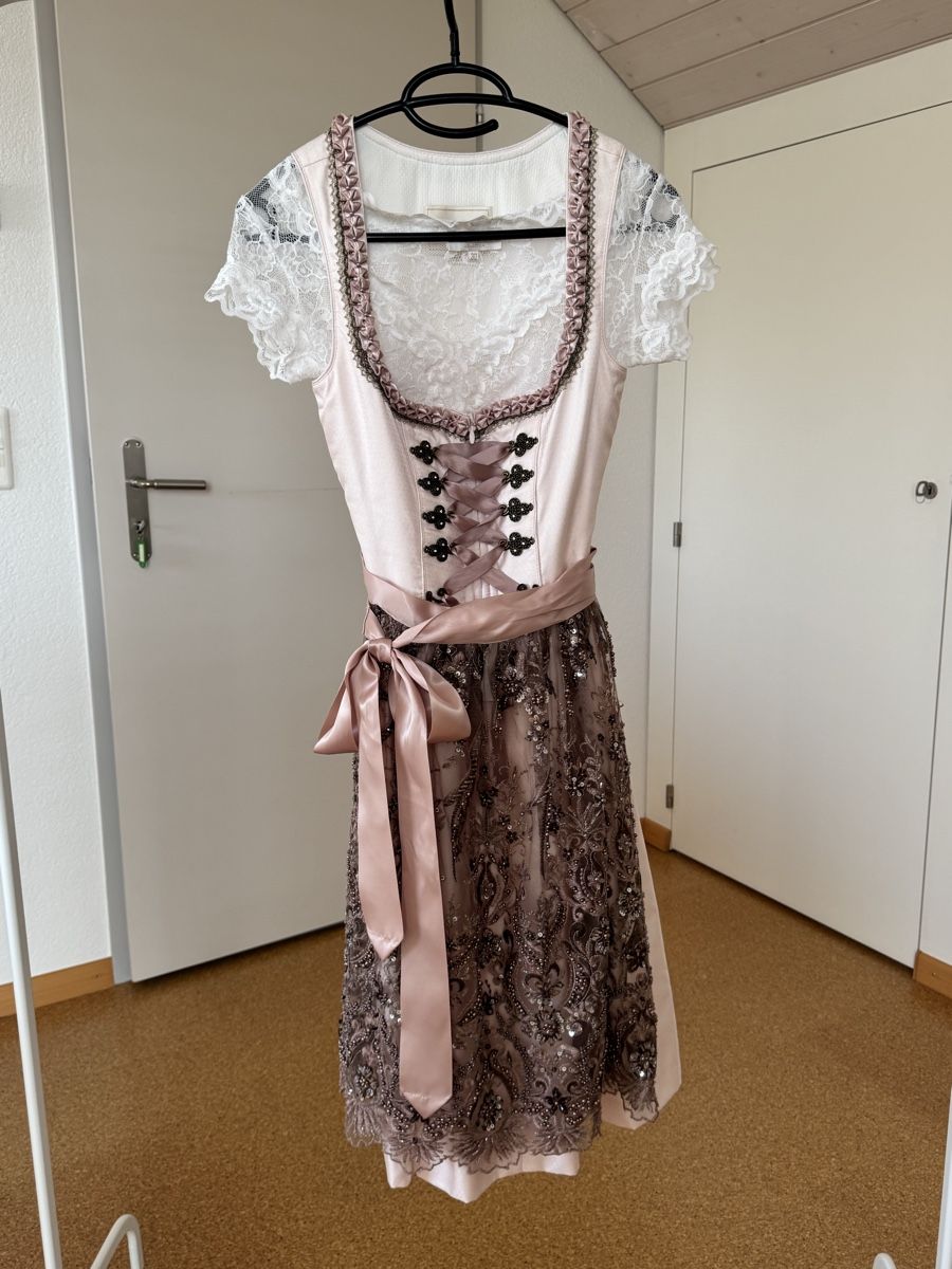 Kostüme: Krüger Dirndl Gr.30 – Gebraucht aus Dachsen von Pfotenglueck