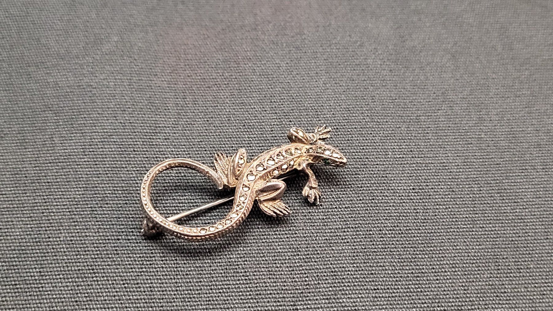 Broches & Aiguilles: Silber-Eidechsenbrosche mit Markasiten – D'occasion à Basel par spinne02 1