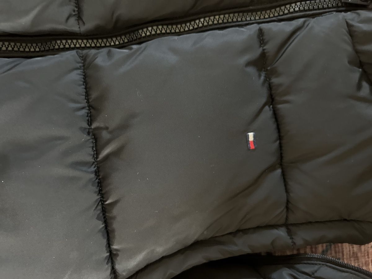 Tommy Hilfiger Giacche: Tommy Hilfiger black jacket with removable sleeves – Nuovo (secondo la descrizione) da Biel/Bienne venduto da zit_v5yc 3