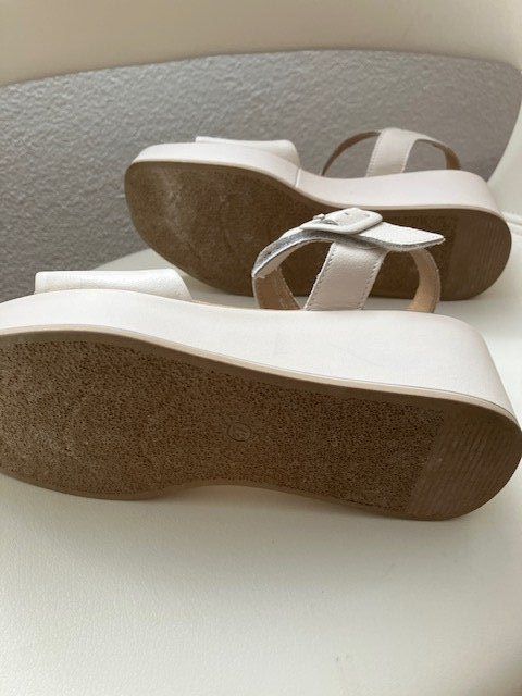 Scarpe da donna: Sandalette Grösse 37,beige, Leder – Usato da Gossau ZH venduto da Influenza 3