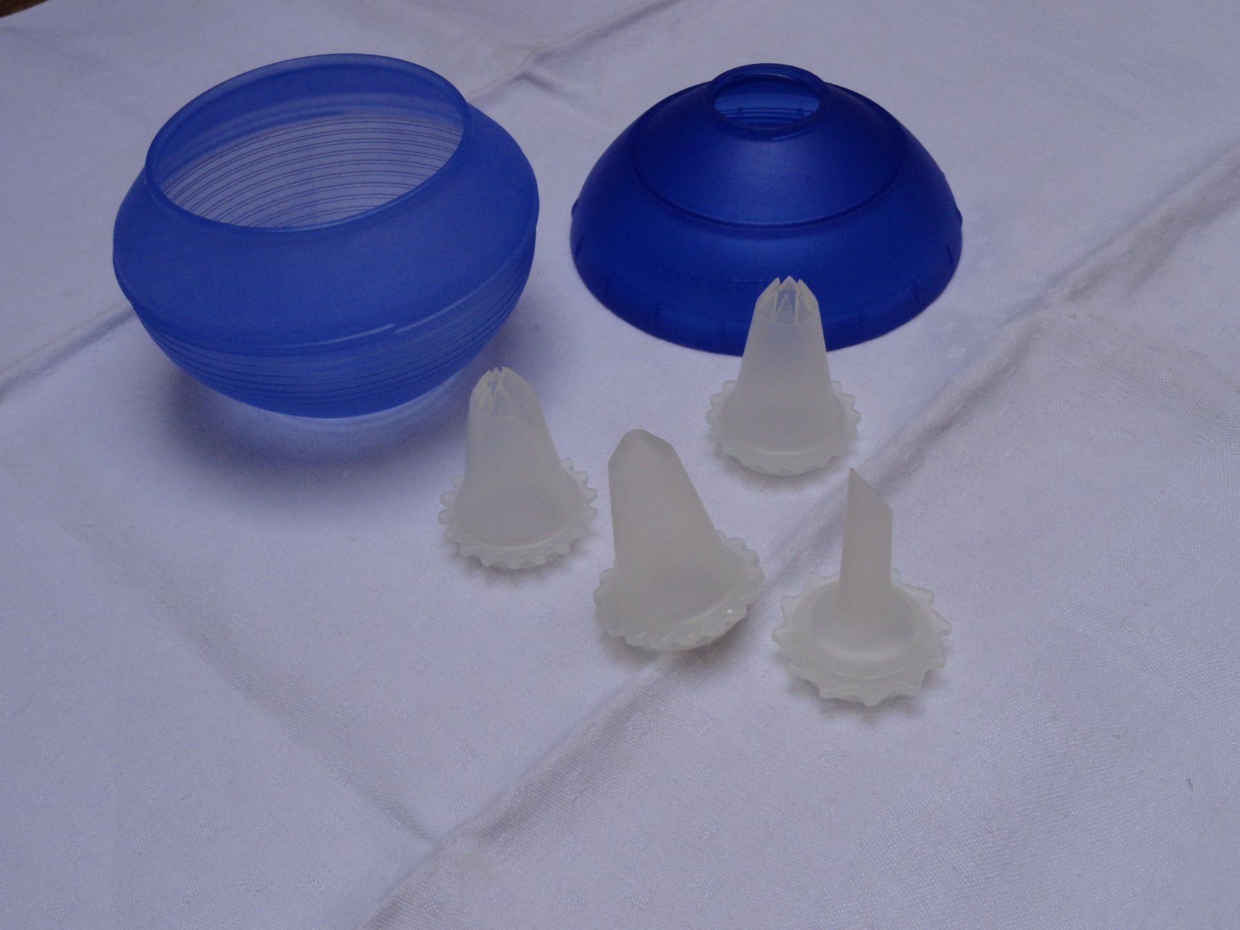 Tupperware Contenitori & Simili: Tupperware Dressurdose – Usato da Gstaad venduto da Meiel2020 2