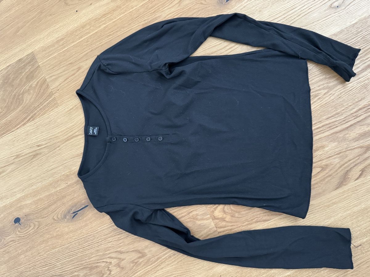 T-shirt: Langarmshirt schwarz Grösse S  – Usato da Oberbüren venduto da dijbdn