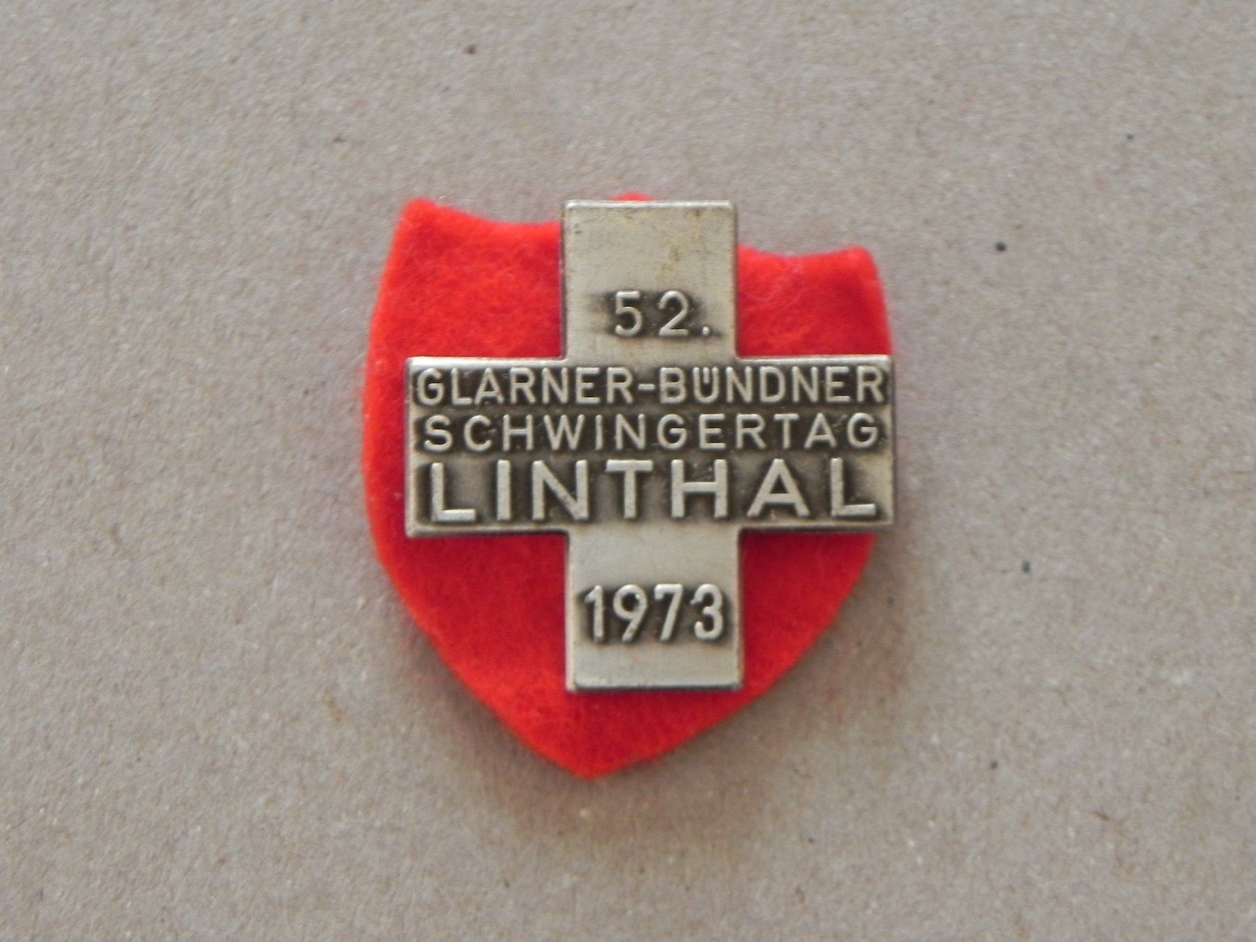 Placchette & Badge: Abzeichen GL- GR Schwingfest Schwingen Linthal GL 1973 – Usato da Siebnen venduto da krimsie