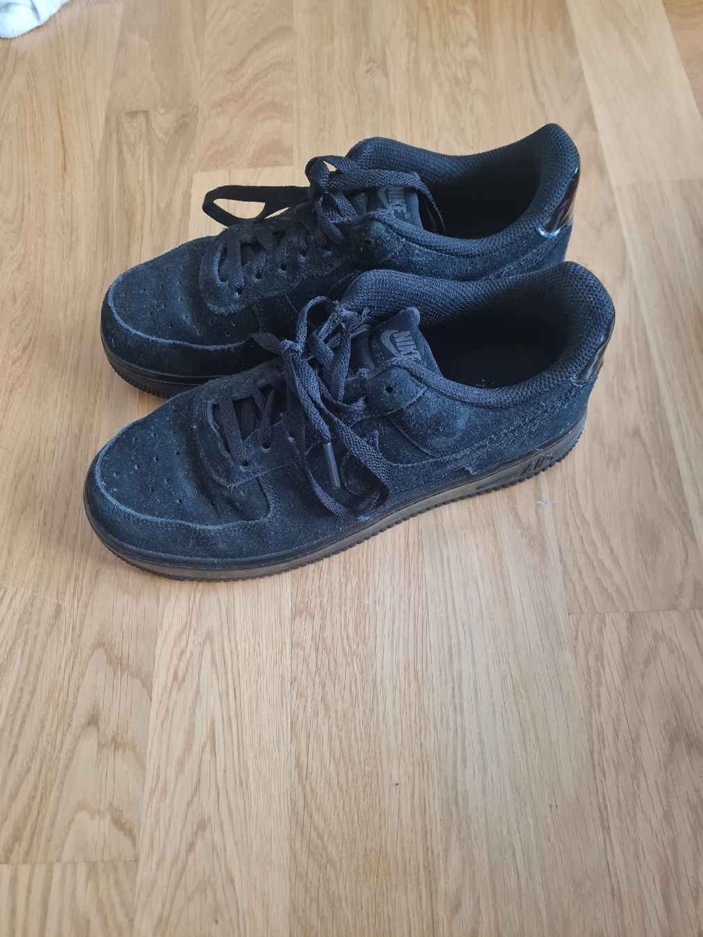 Nike Scarpe da donna: Baskets Nike Air Force 1 noires taille 39  – Usato da Pully venduto da louis044 1