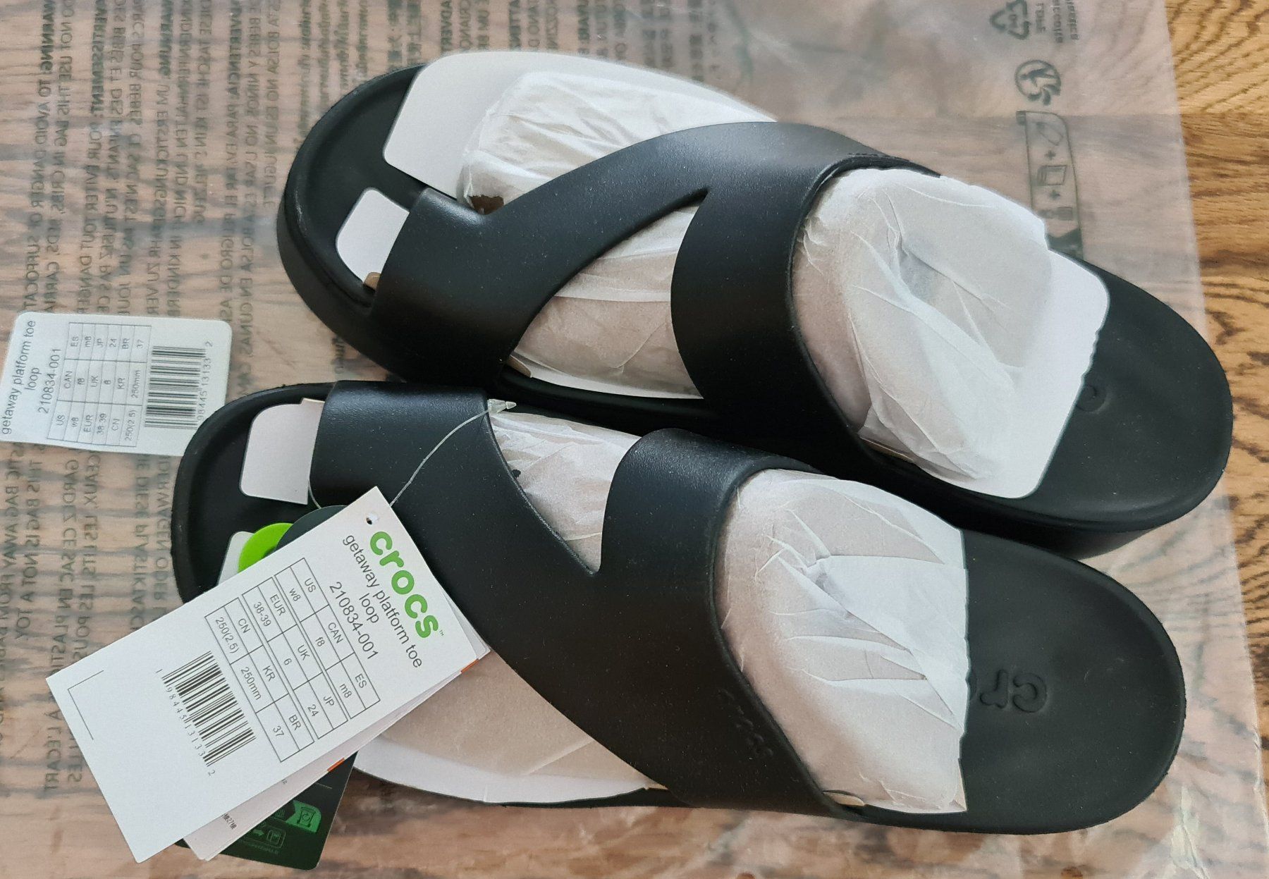 Crocs Damenschuhe: CROCS Getaway Platform Toe Loop - Black, NEU (38-39) – Neu und originalverpackt aus Luzern von monyet 2