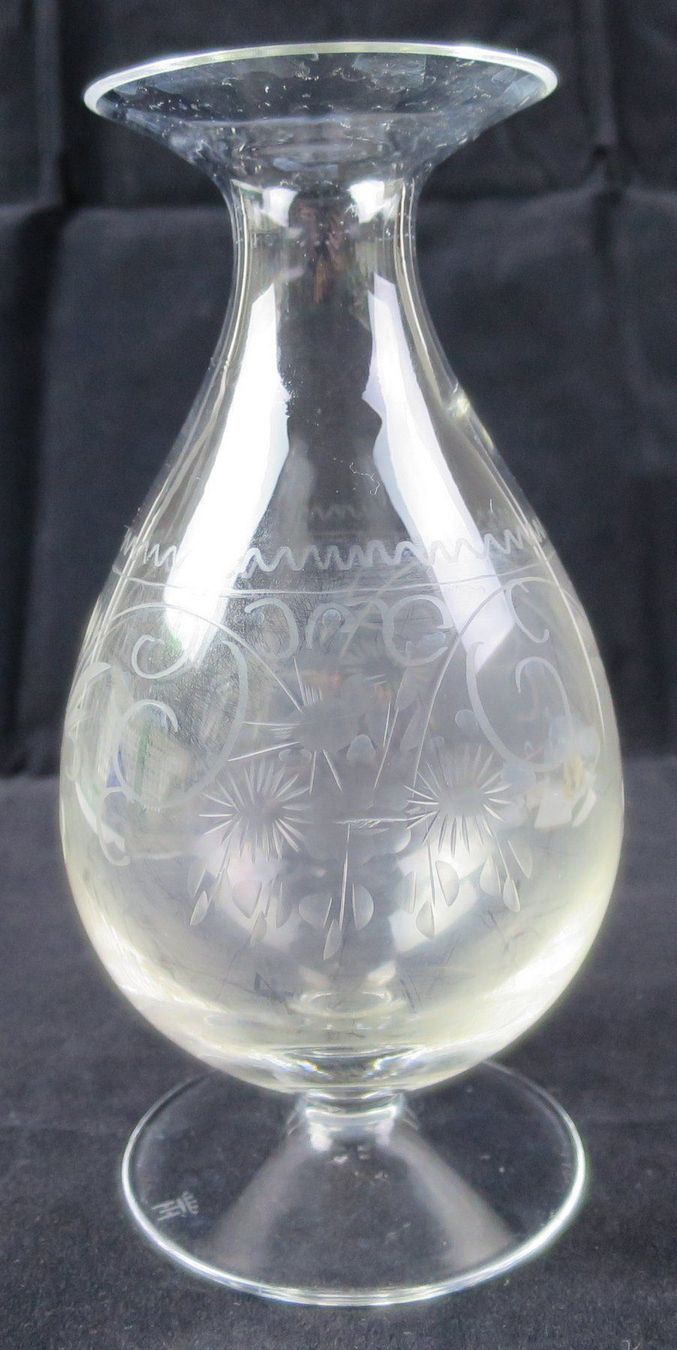 Vasen & Gefässe: Glas Vase, graviert, ca. 16 x 7,5 cm – Gebraucht aus Zürich von 1.Simon 1