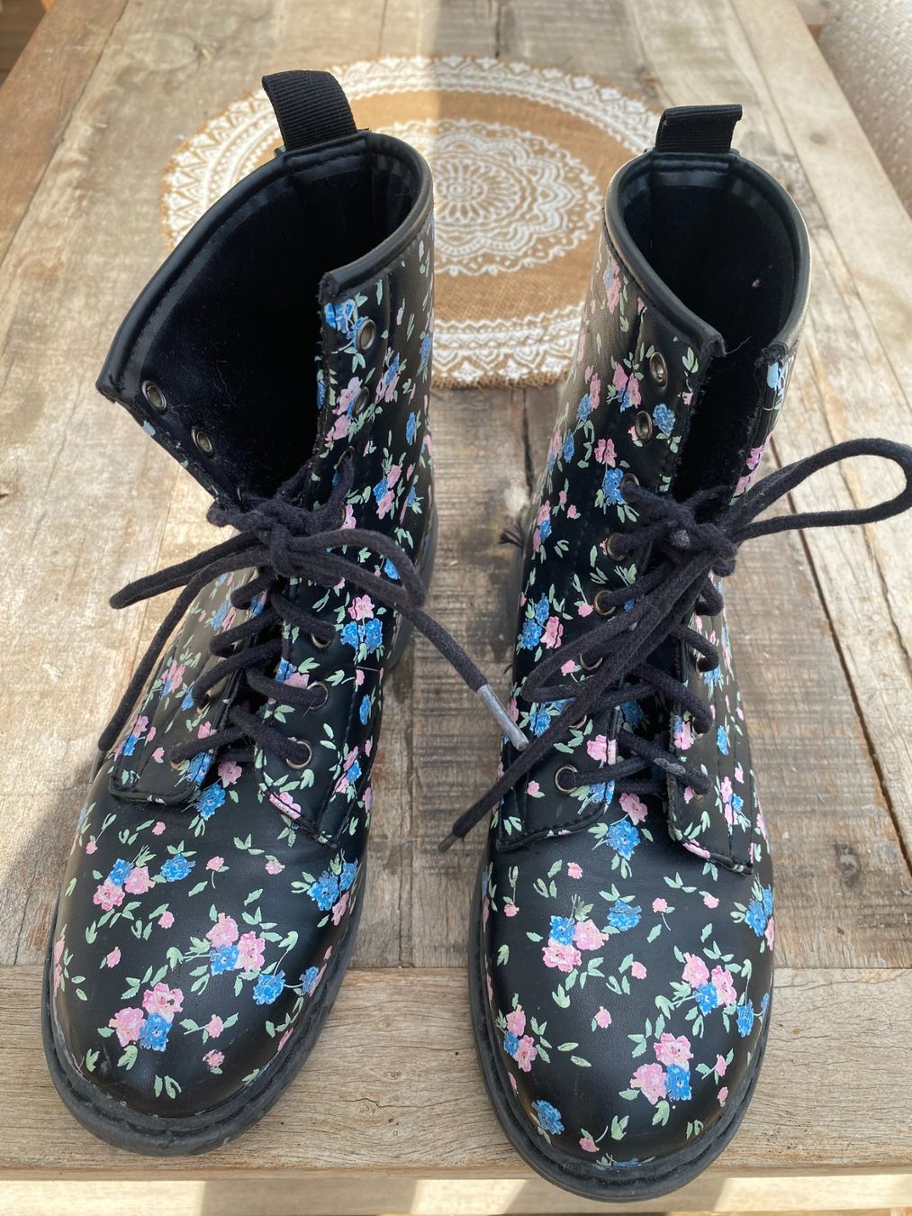 Damenschuhe: coole Blümchen Boots,  in Gr. 39 – Gebraucht aus Stetten SH von jani-design