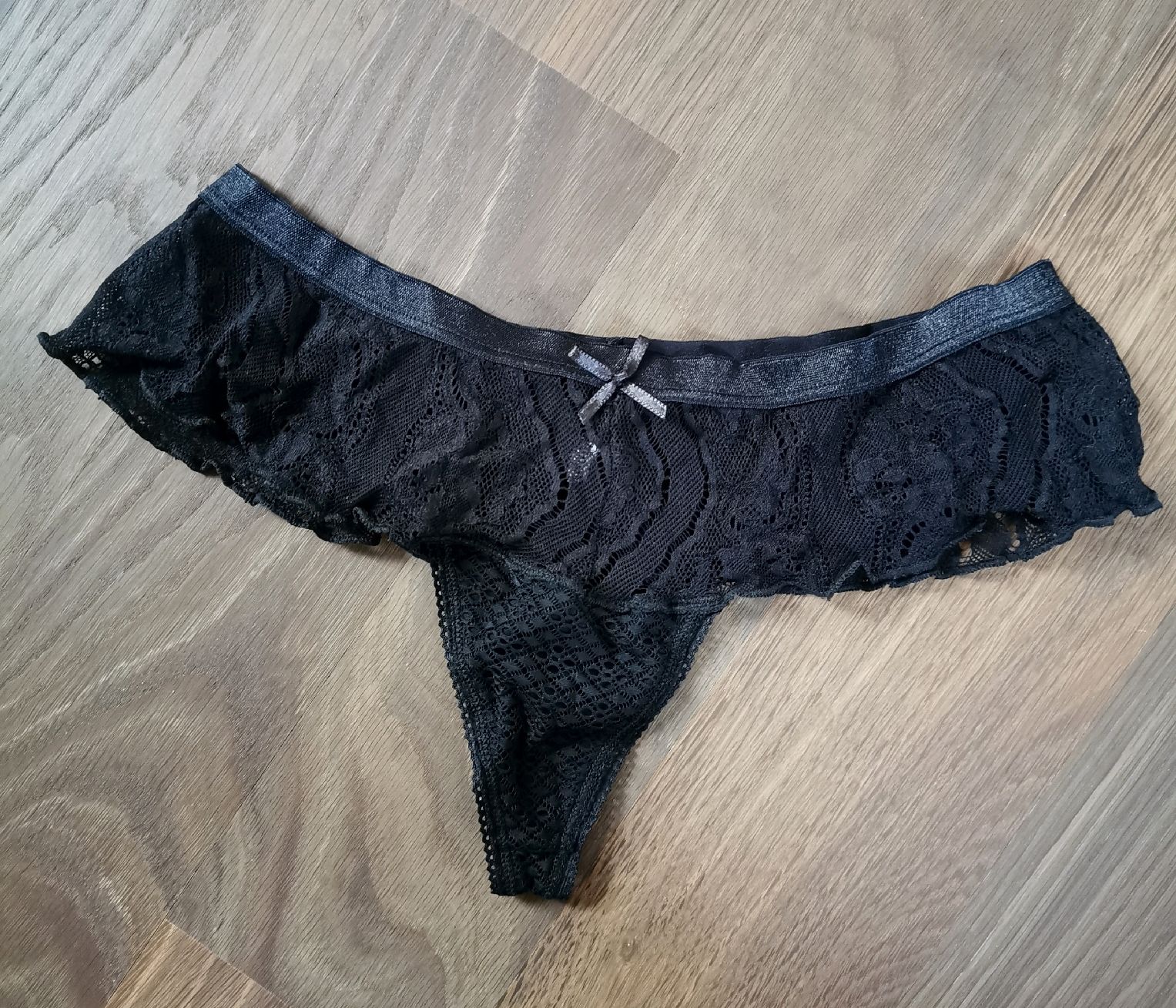 Altra biancheria intima: Schwarzer Spitzen Tanga Gr. S neu – Nuovo (secondo la descrizione) da Obergerlafingen venduto da Sigus