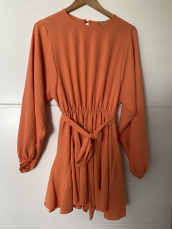 Orangefarbenes Minikleid mit Gürtel, Grösse 38